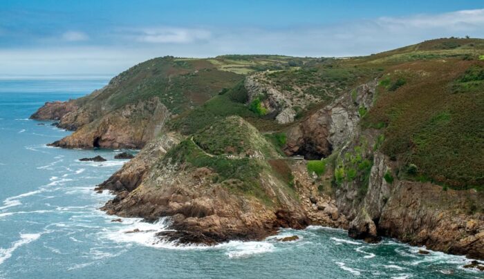 Rugged coastline by Devil's Hole