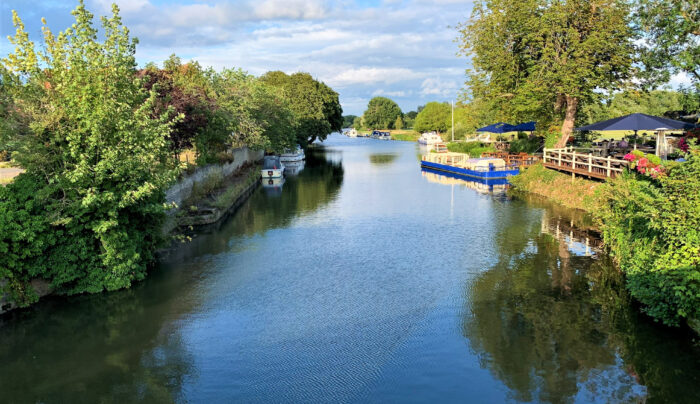 The Thames Path approaching Abingdon-on-Thames