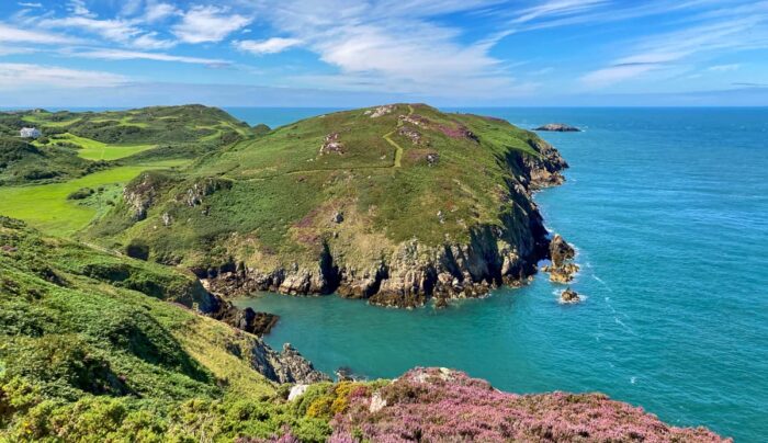 Picturesque coastline by Porth Cynfor