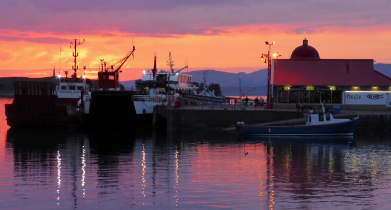 Sunset at Oban Harbour (Credit - Steve Gow)