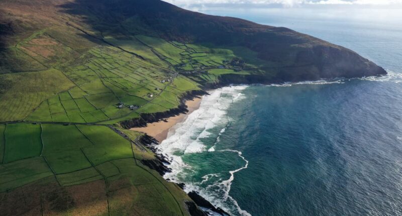 Coumenoole Beach, Co. Kerry (credit - Fáilte Ireland)