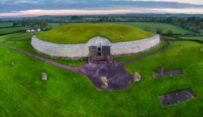 Newgrange, Brú na Bóinne, Co Meath (credit - Fáilte Ireland)