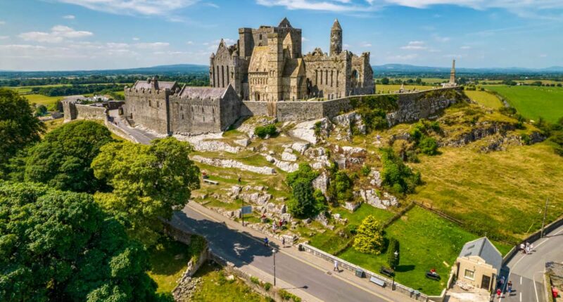 Rock of Cashel, Co Tipperary (credit - Fáilte Ireland)